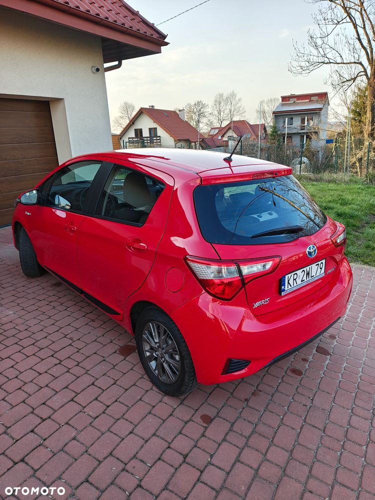Toyota Yaris Hybrid 100 Premium - 9