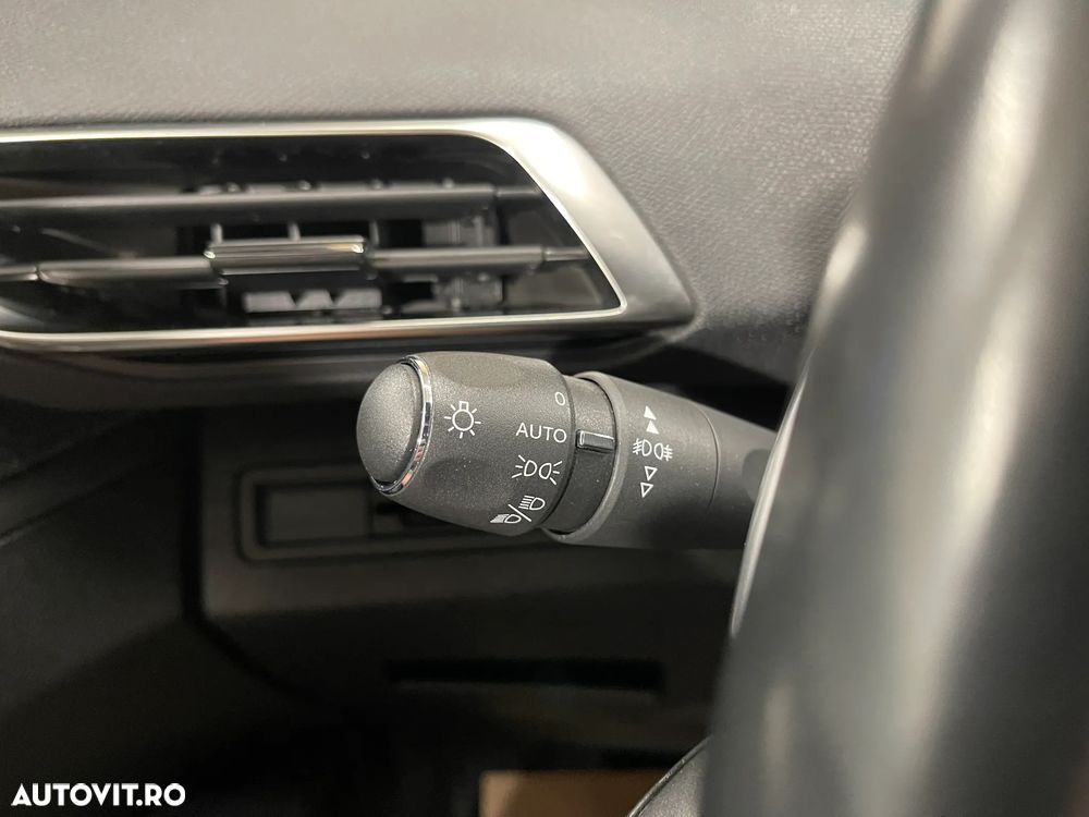 Peugeot 5008 1.5 BlueHDI s&s EAT8 GT-Line - 36