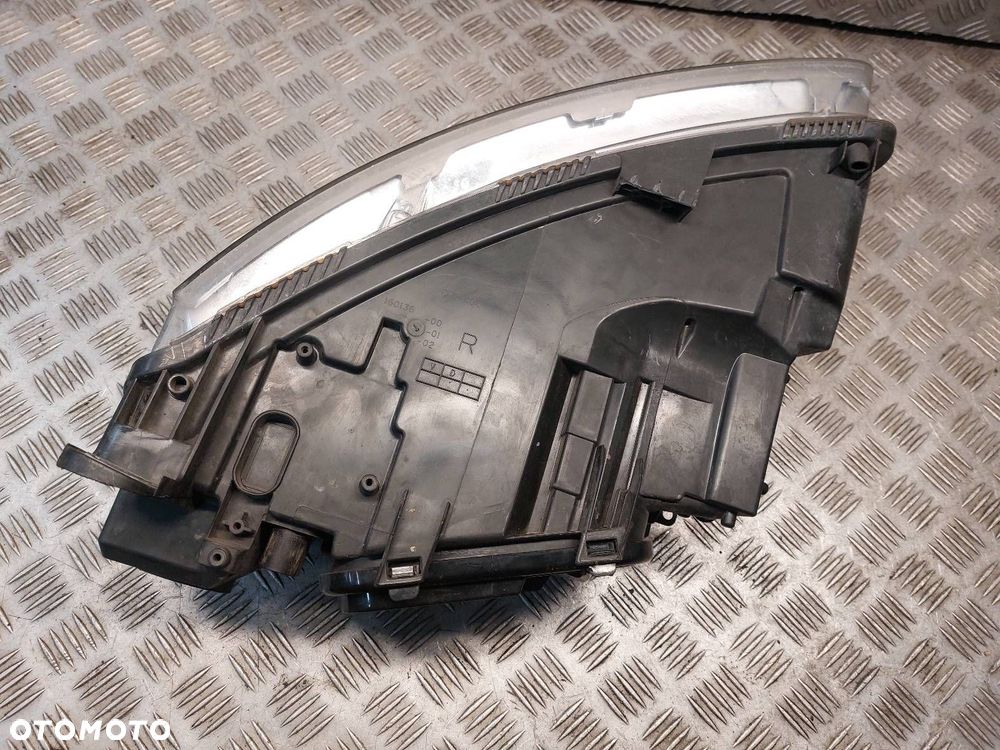 LAMPA PRAWY PRZÓD AUDI A6 C6 160136 - 3
