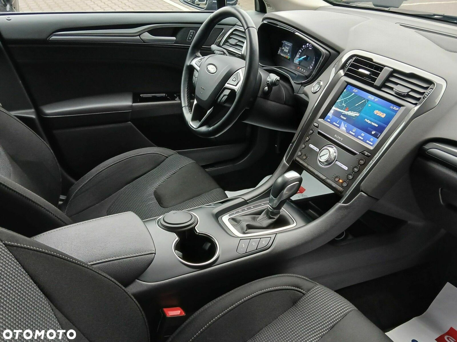 Ford Mondeo 2.0 Hybrid Titanium - 16