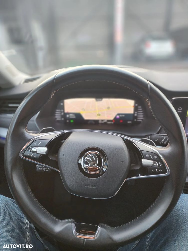 Skoda Octavia 2.0 TDI STYLE DSG - 12