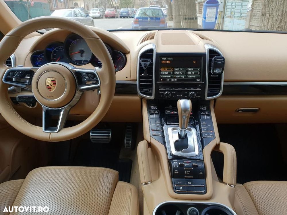 Porsche Cayenne 4.2 L S - 11