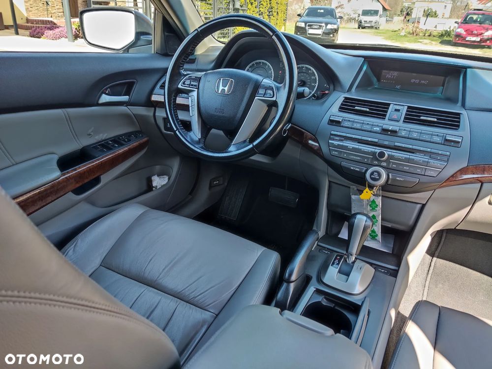 Honda Accord 2.4 Executive - 11