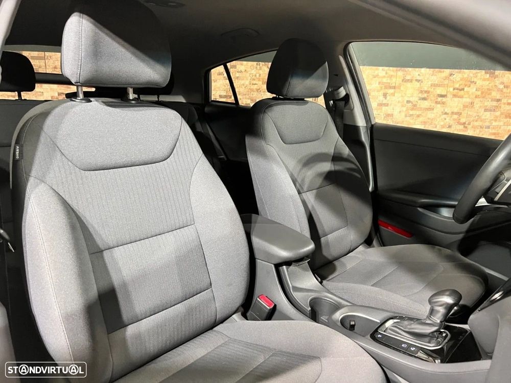 Hyundai IONIQ 1.6 GDI PHEV — fotografia 12