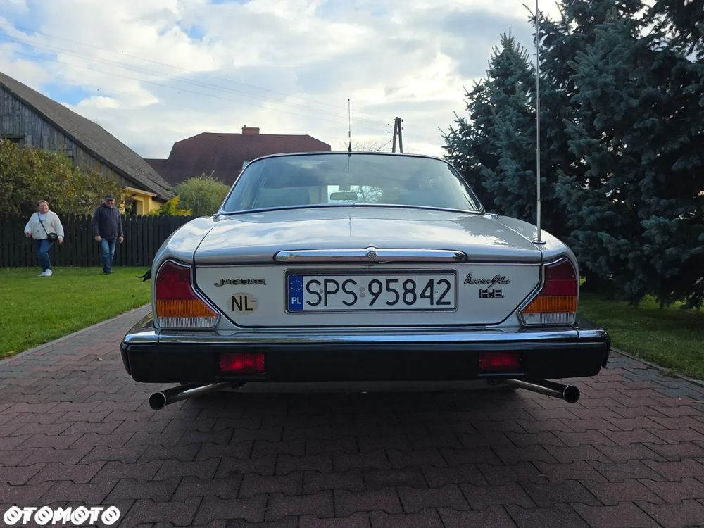 Jaguar XJ - 11