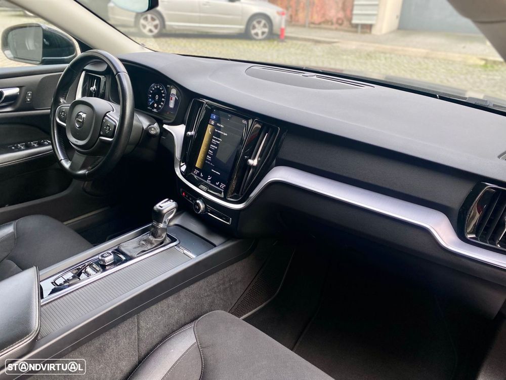 Volvo V60 2.0 D3 Momentum Geartronic - 22