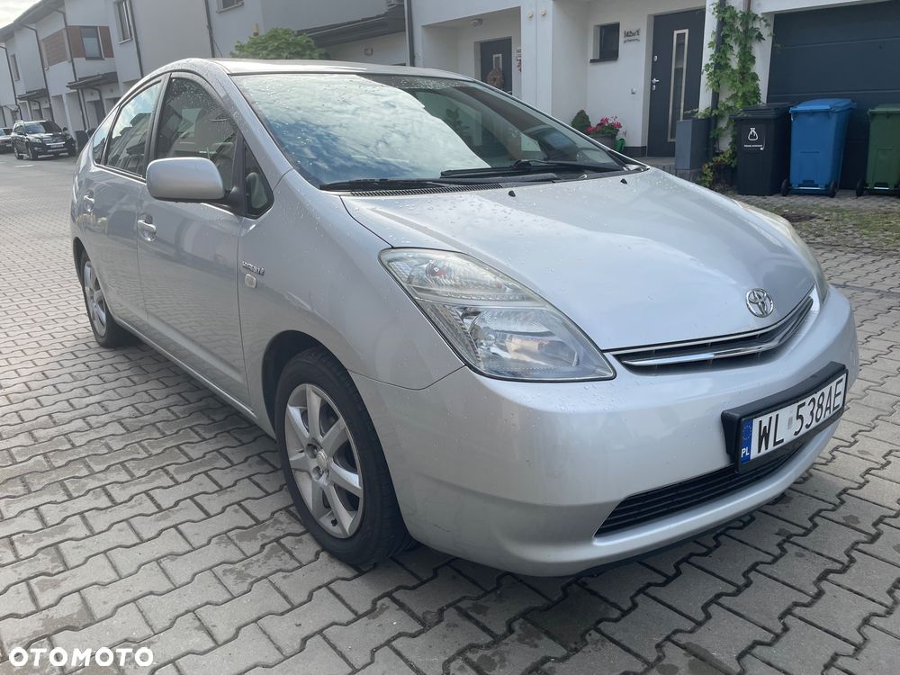 Toyota Prius (Hybrid) Sol - 23