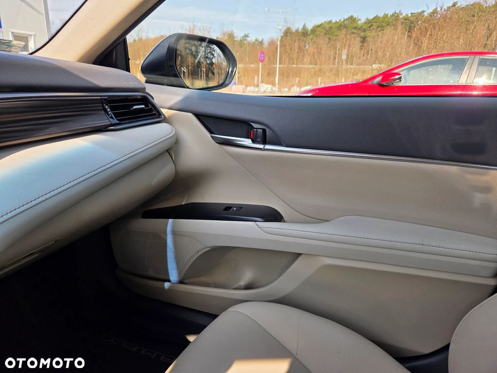 Toyota Camry 2.5 Hybrid Executive CVT - 14