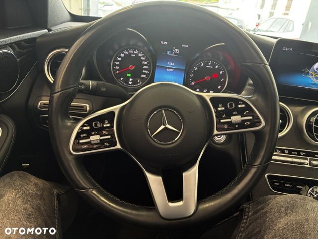 Mercedes-Benz Klasa C 300 4Matic 9G-TRONIC AMG Line - 29