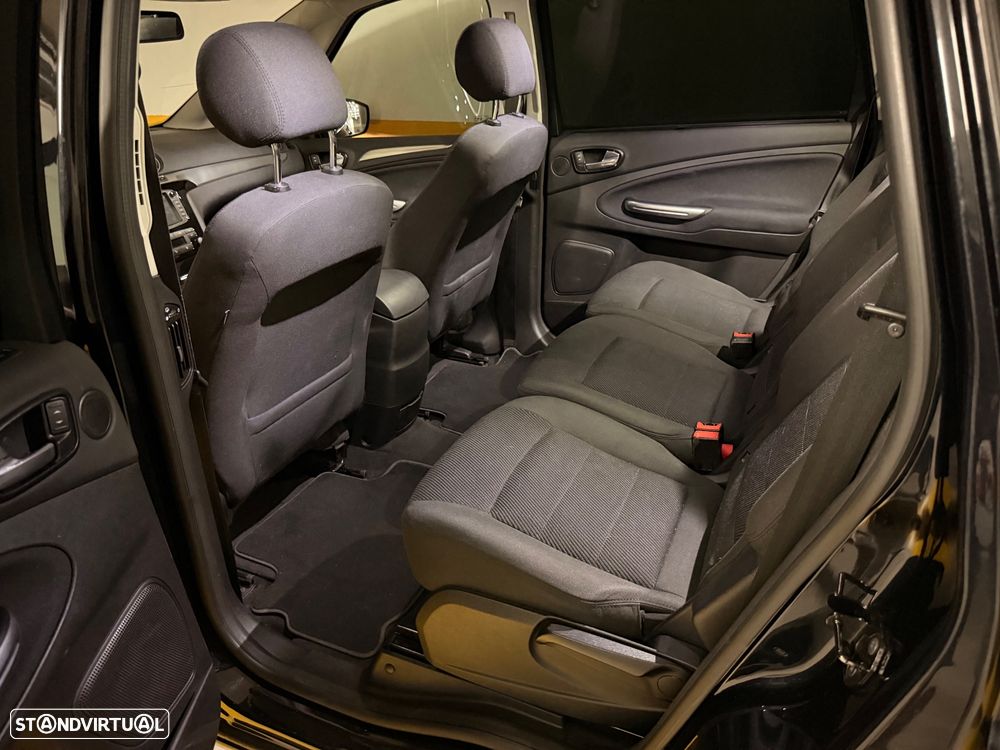 Ford S-Max 2.0 TDCi Trend 7L 143g - 17