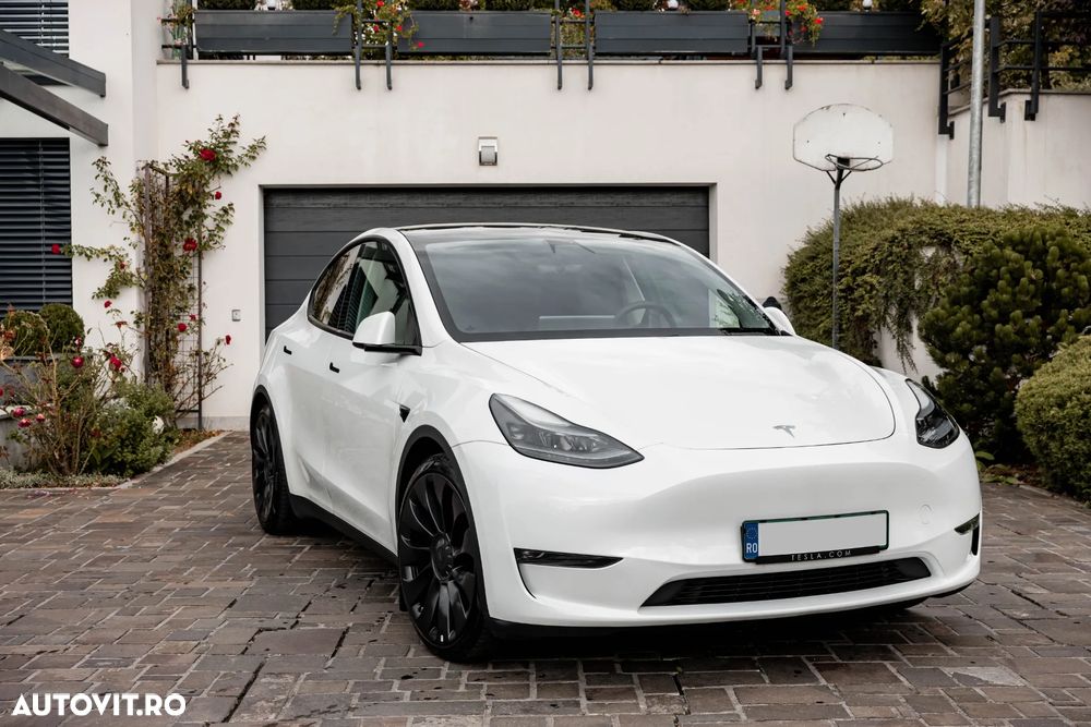 Tesla Model Y Performance Dual Motor AWD - 1