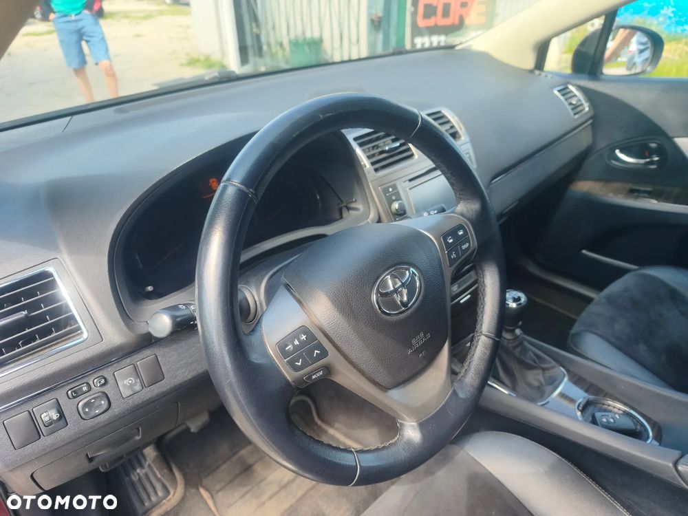 Toyota Avensis 1.8 Executive - 8