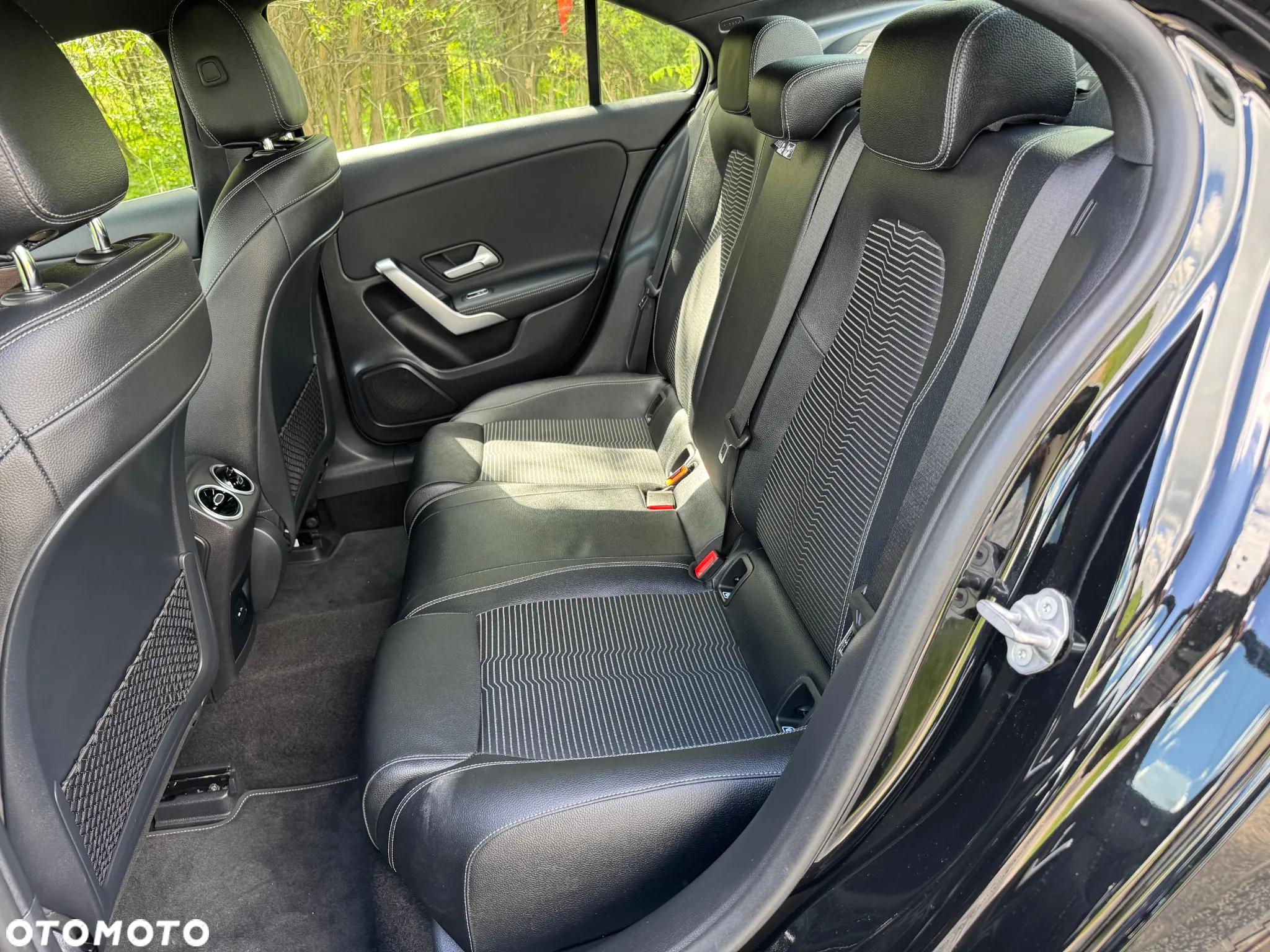 Mercedes-Benz Klasa A 180 7G-DCT Lim AMG Line Advanced Plus - 11