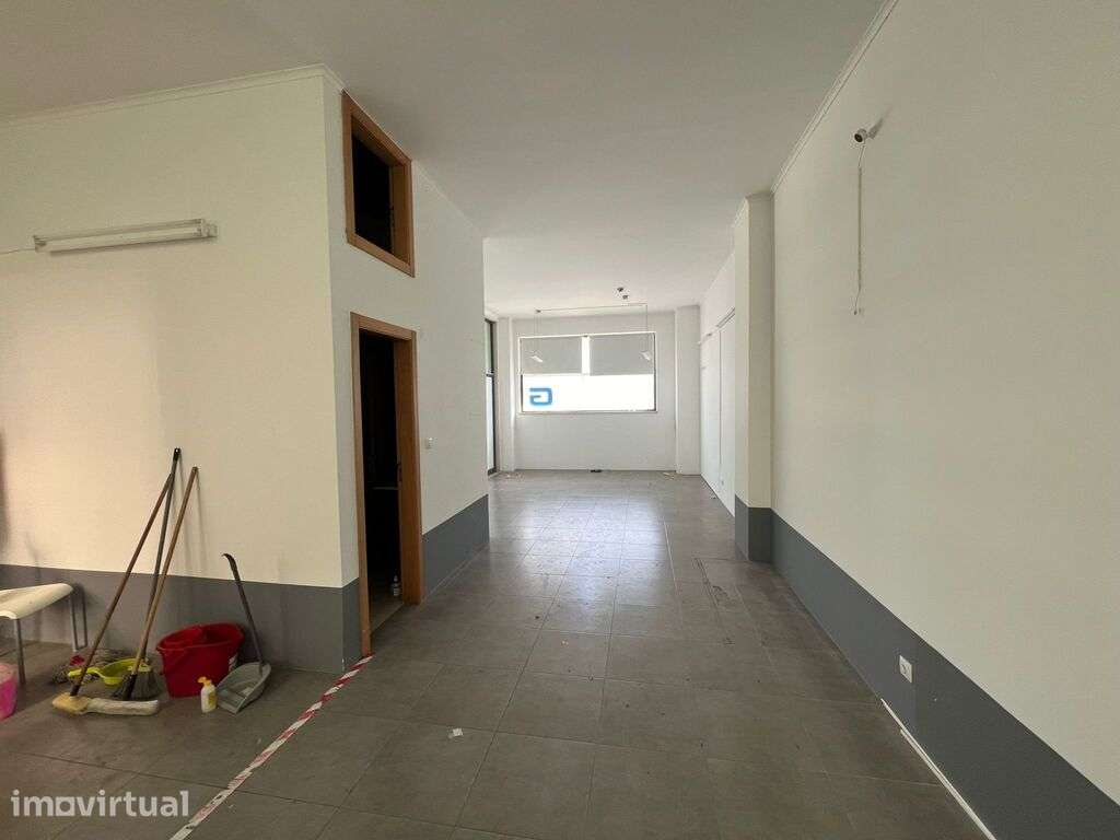 Loja com 50 m2 na Quinta do Conventinho - Grande imagem: 3/8