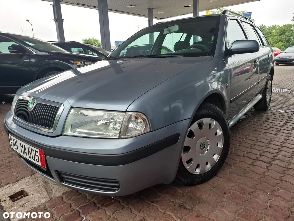 Skoda Octavia 1.6 Combi Ambiente - 19