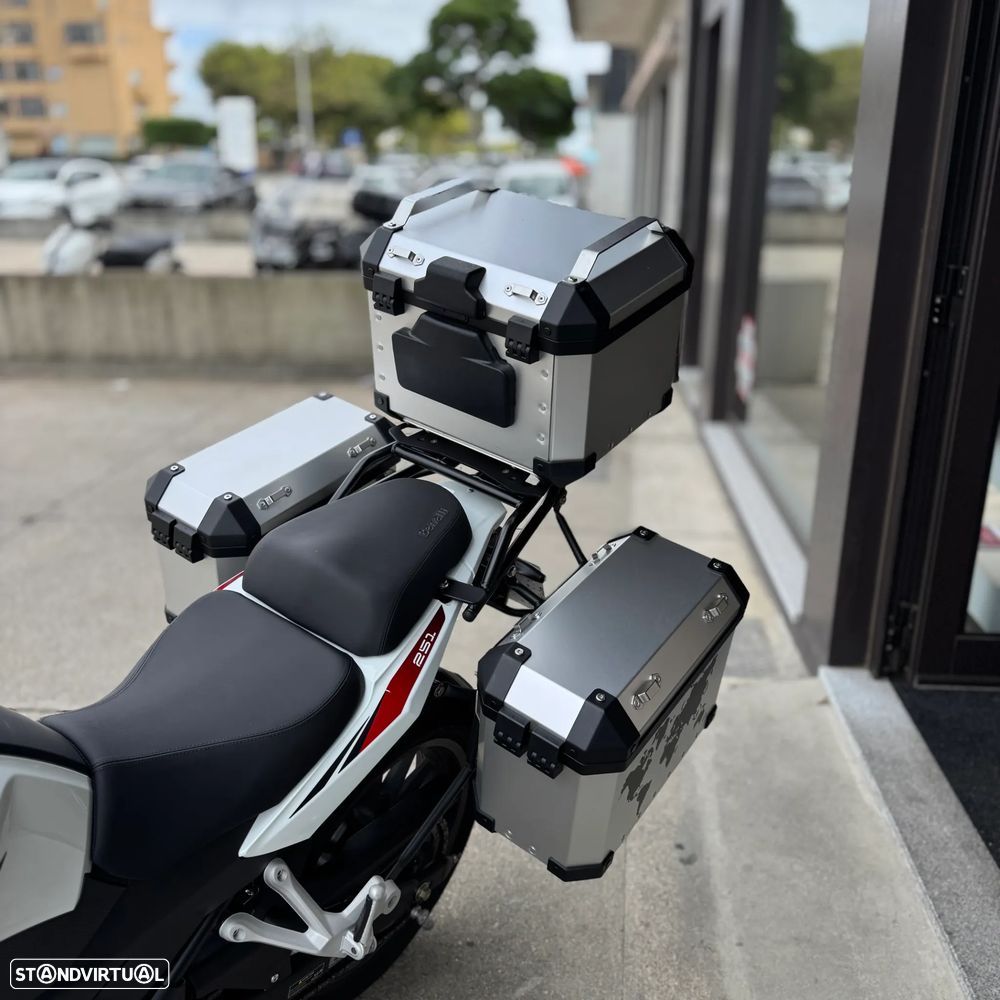 Benelli TRK 251 - 5