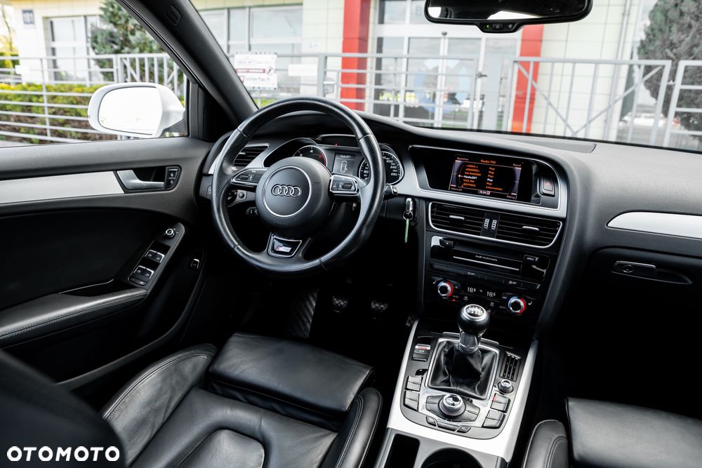 Audi A4 Avant 3.0 TDI DPF quattro S line Sportpaket - 23