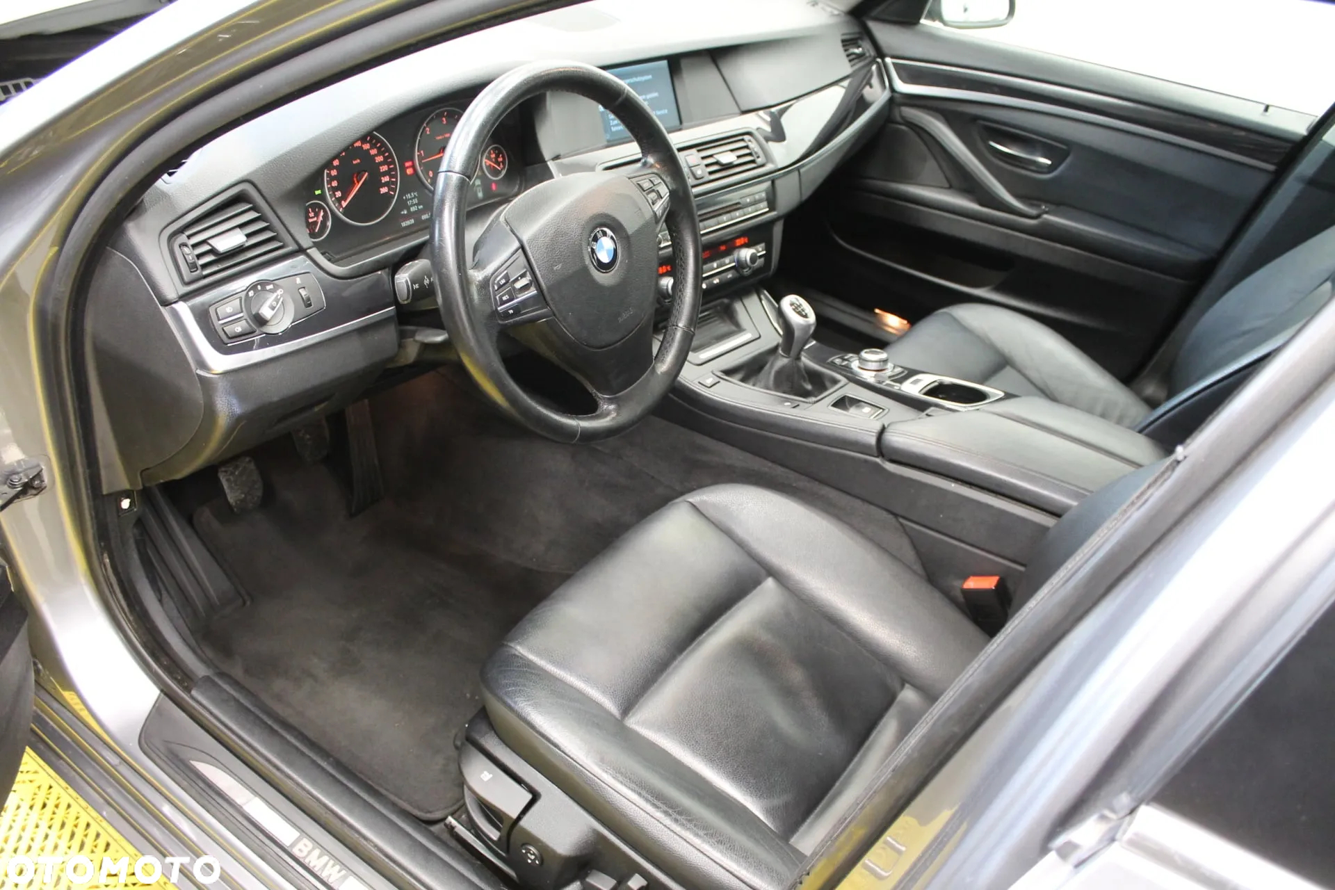 BMW Seria 5 525d Touring - 11