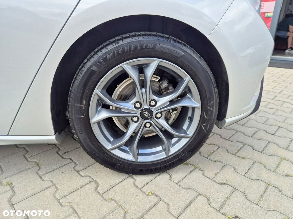 Ford Focus 1.0 EcoBoost Hybrid ST-LINE - 15