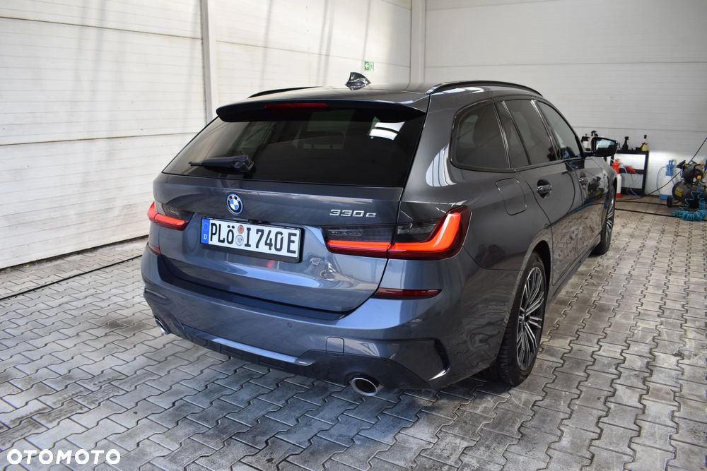 BMW Seria 3 330e M Sport - 12