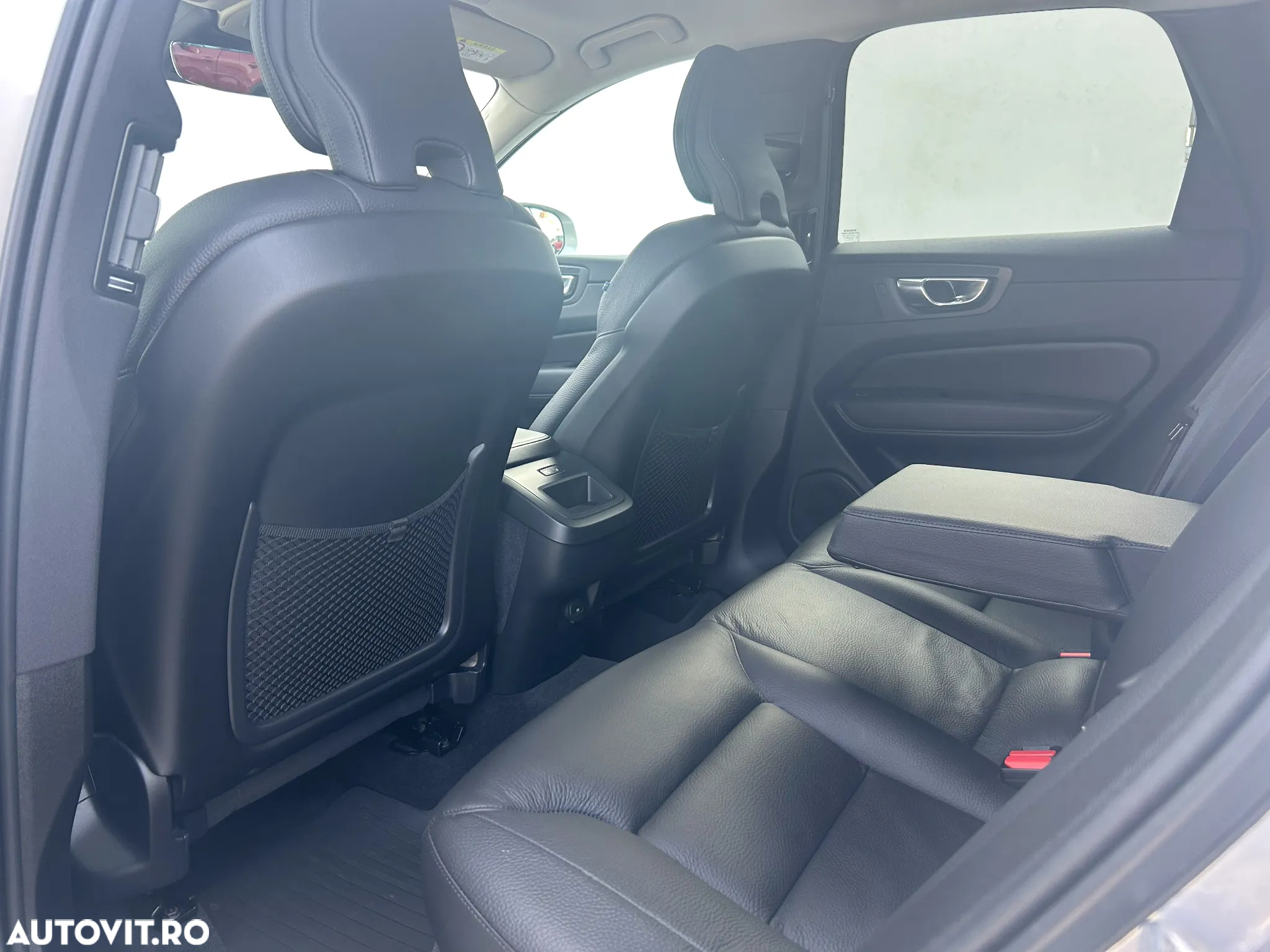 Volvo XC 60 B4 MHEV AT FWD Core - 16
