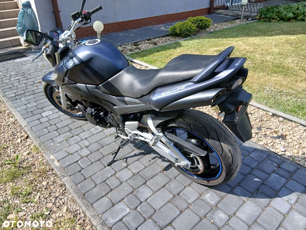 Suzuki GSR - 4
