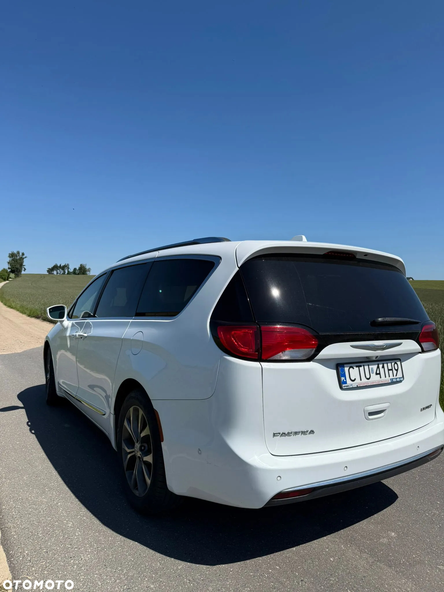 Chrysler Pacifica - 4