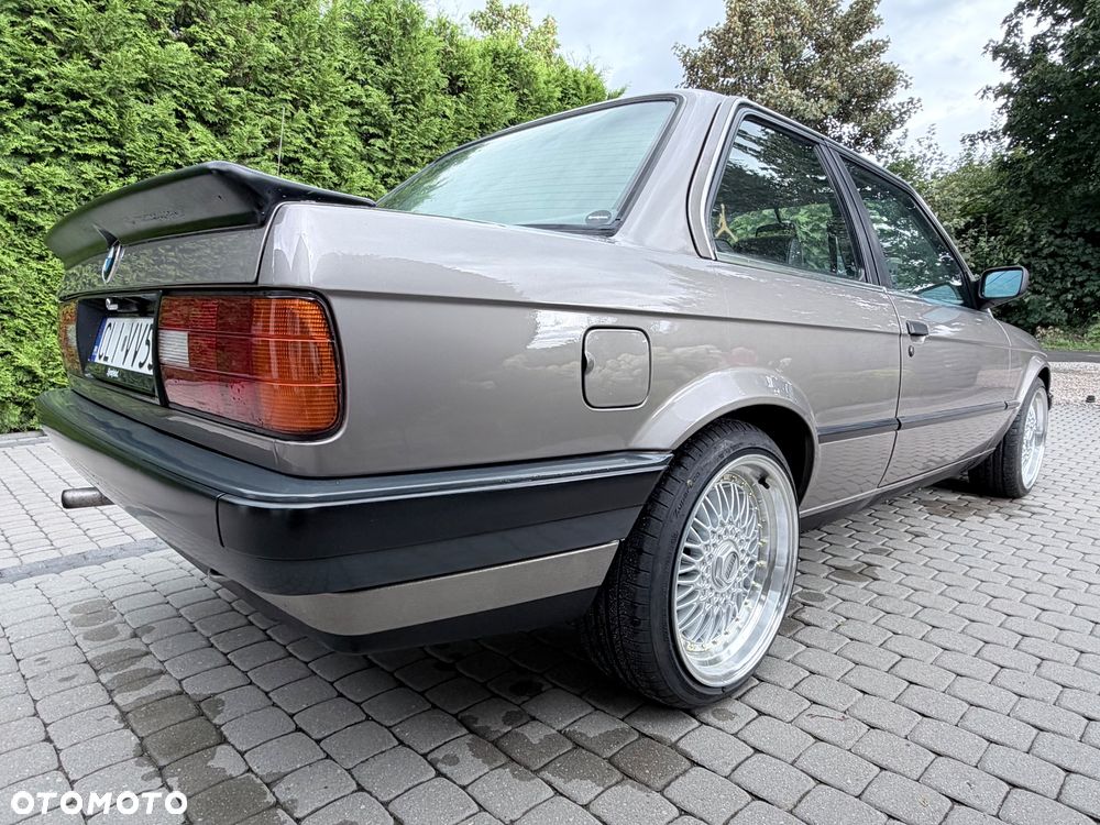 BMW Seria 3 318i - 11