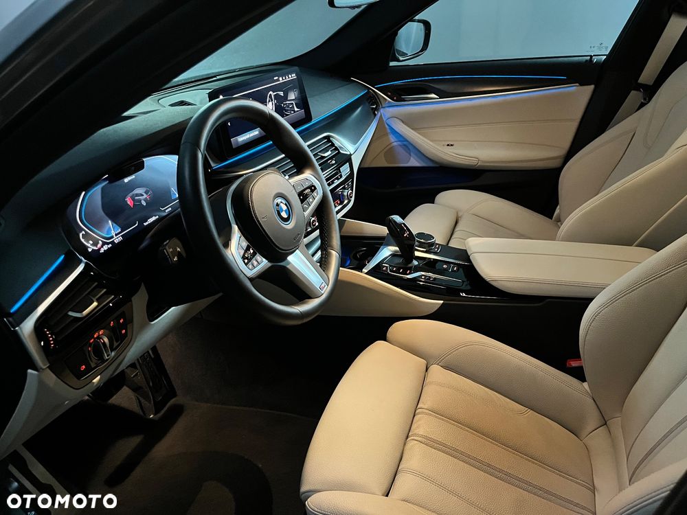 BMW Seria 5 530e xDrive PHEV M Sport Edition - 16