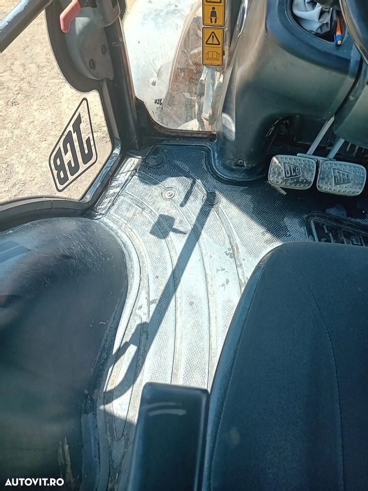 JCB 3CX - 8