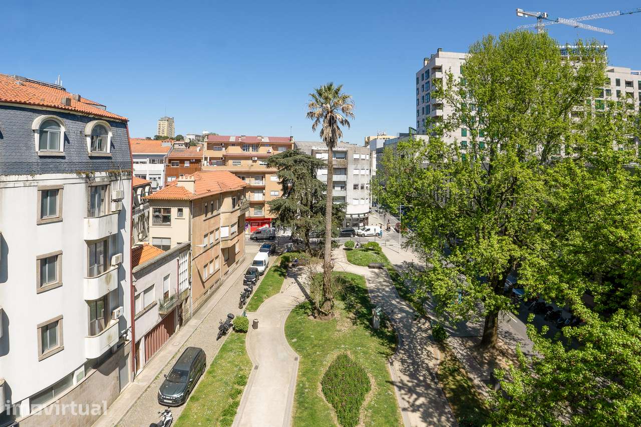 T2 com varanda e garagem I 4ºandar I Arrendamento I Centro do Porto - Grande imagem: 2/22