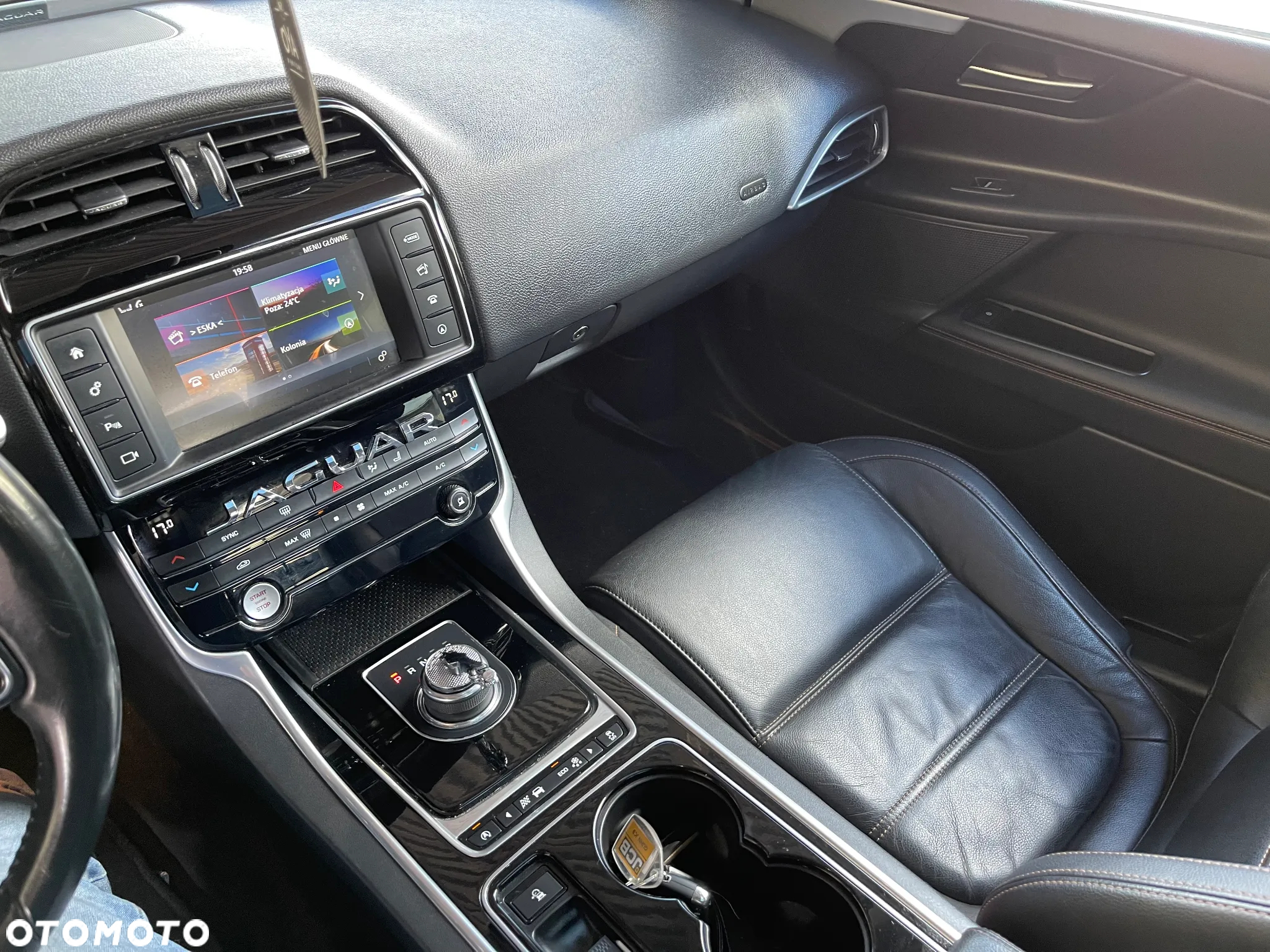 Jaguar XE 2.0 D Prestige - 11