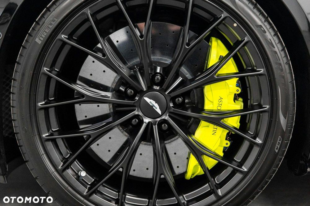 Aston Martin Vantage - 17