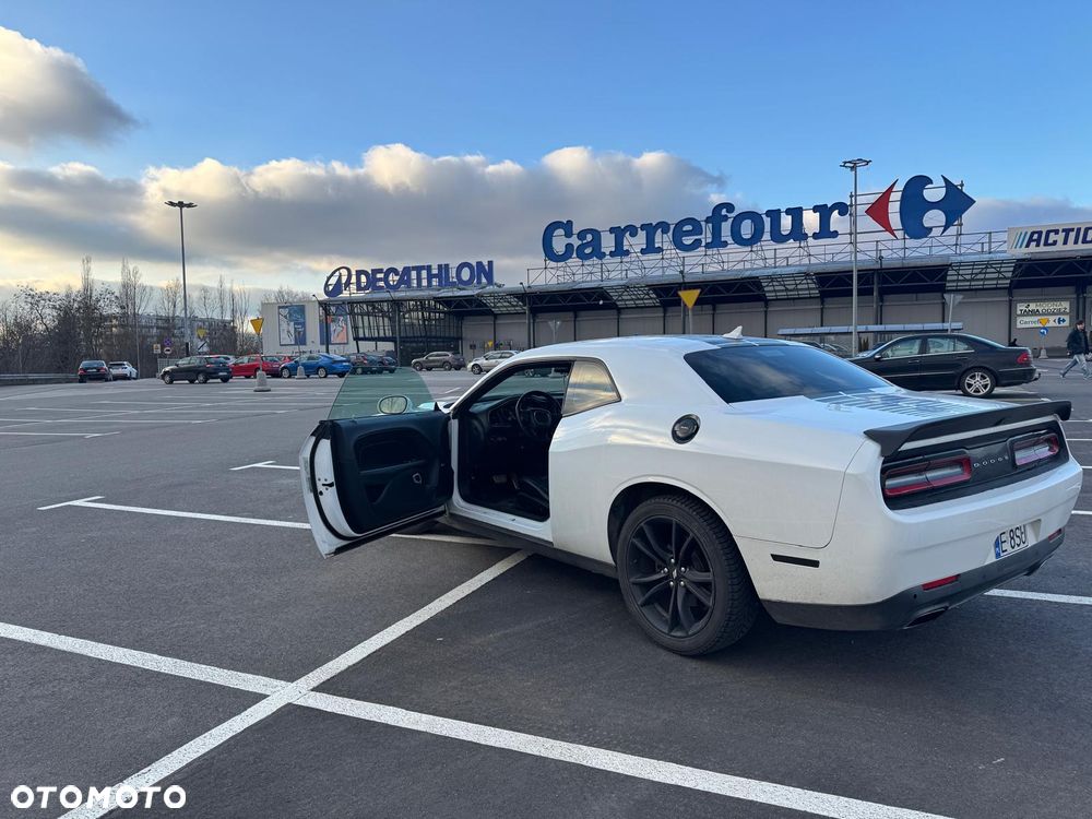Dodge Challenger - 2
