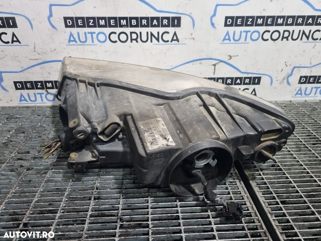 Far Dreapta Volkswagen Touareg 7L facelift 2007 - 2011 SUV 4 Usi (1157) Cu lupă 7L6941032 - 2