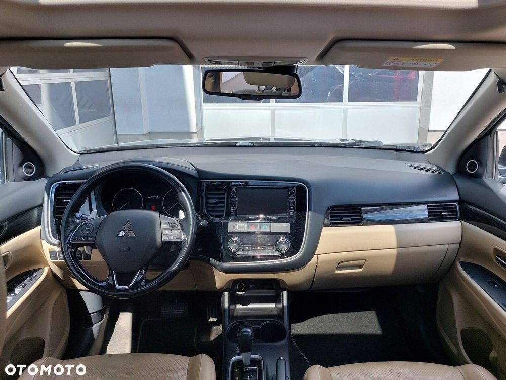 Mitsubishi Outlander - 9