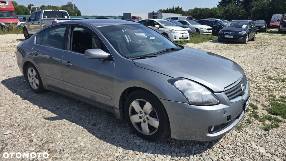 Nissan Altima - 6