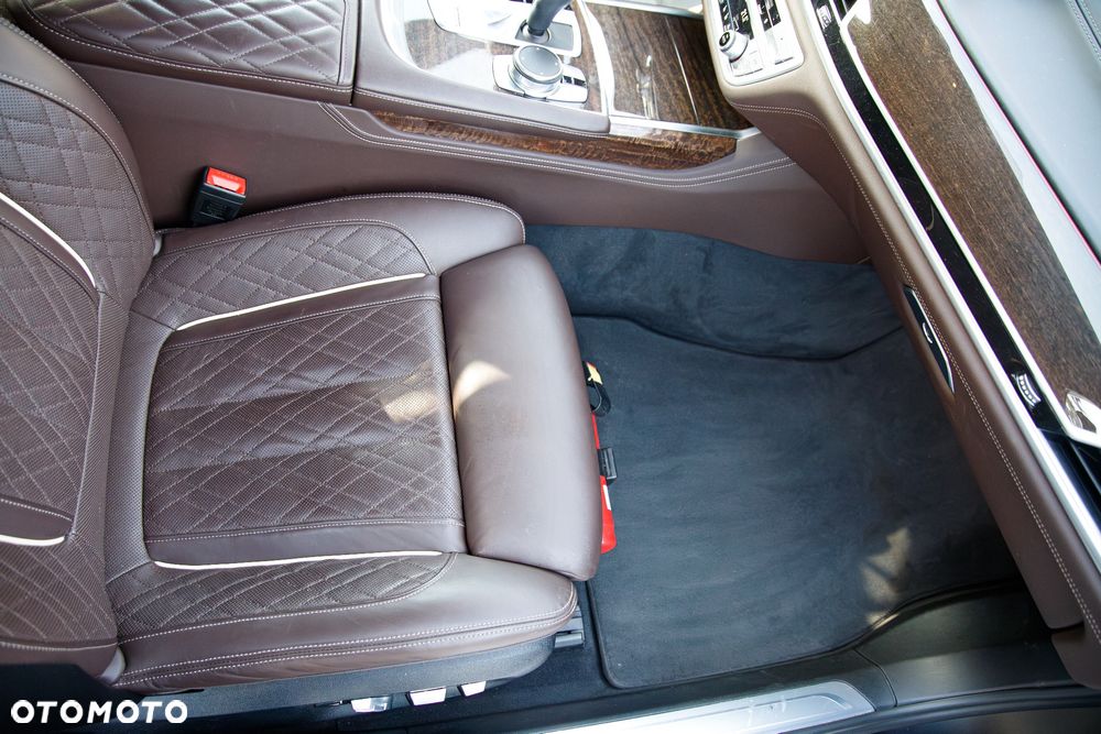 BMW Seria 7 750Li xDrive sport - 20
