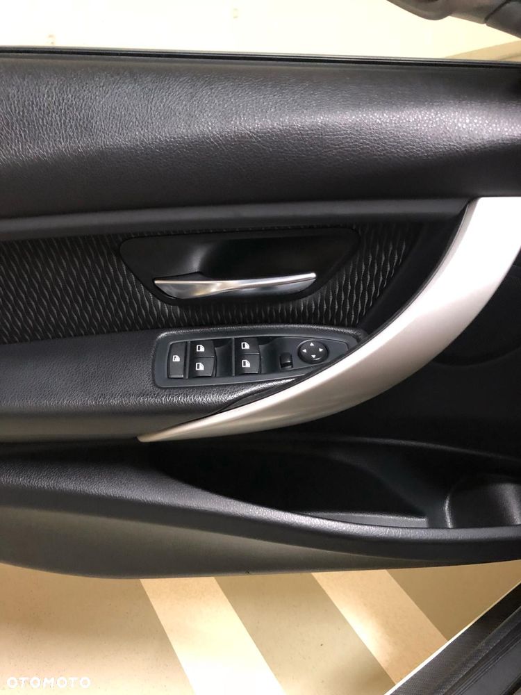 BMW Seria 3 328i xDrive - 9
