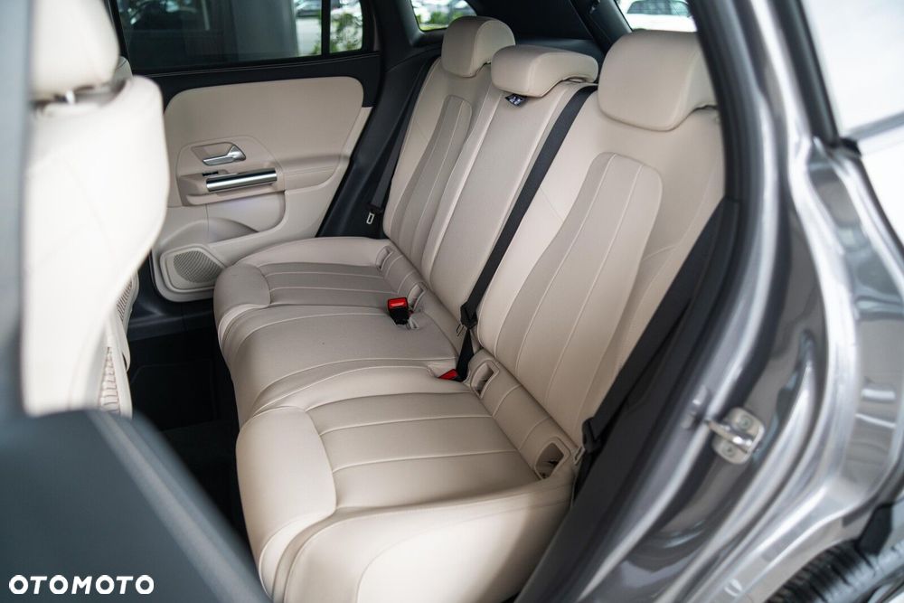 Mercedes-Benz GLA - 10