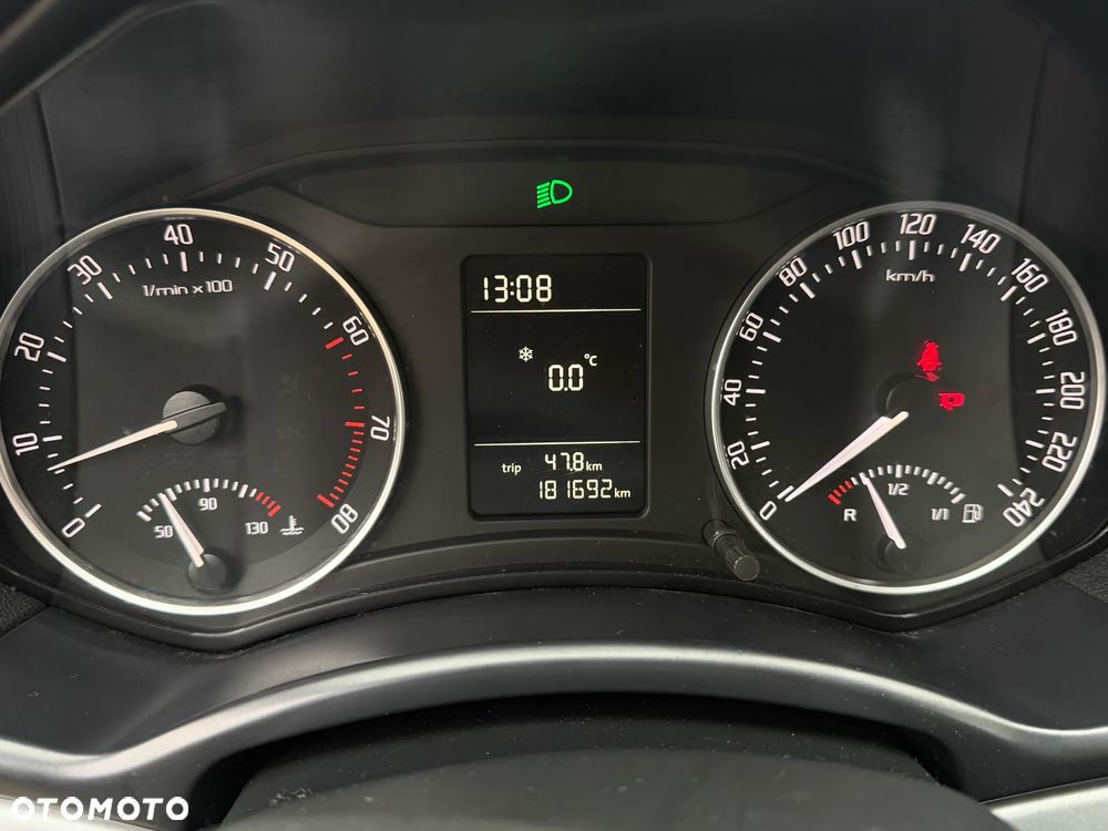 Skoda Octavia 1.6 Ambiente - 6