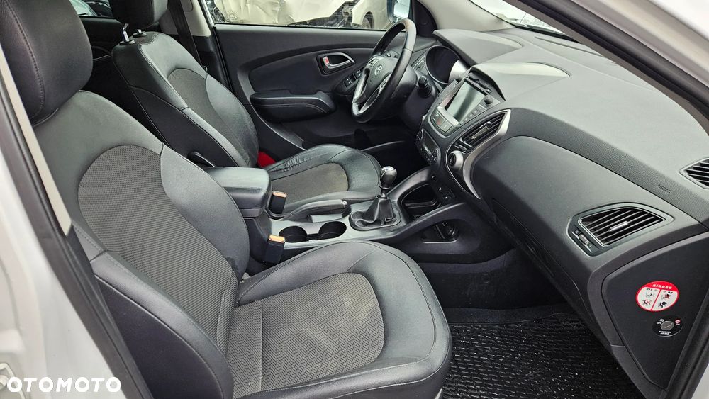 Hyundai ix35 1.7 CRDi 2WD blue Finale Gold - 20