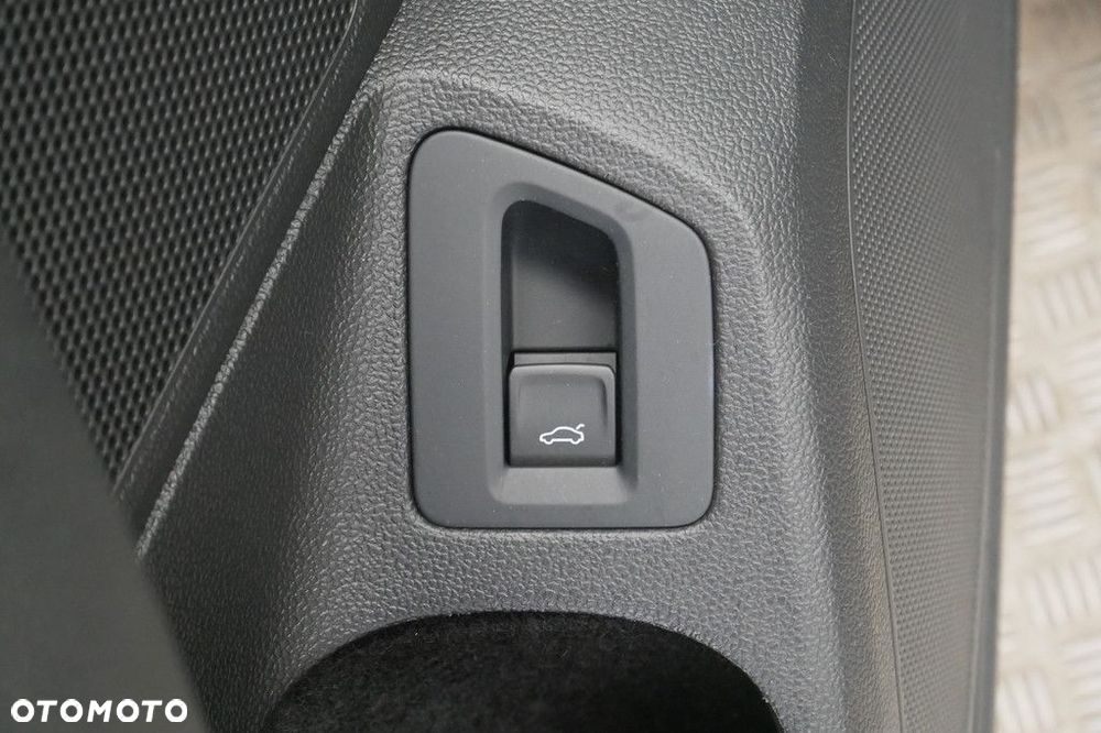 Volkswagen Passat Variant 2.0 TSI Business DSG - 17