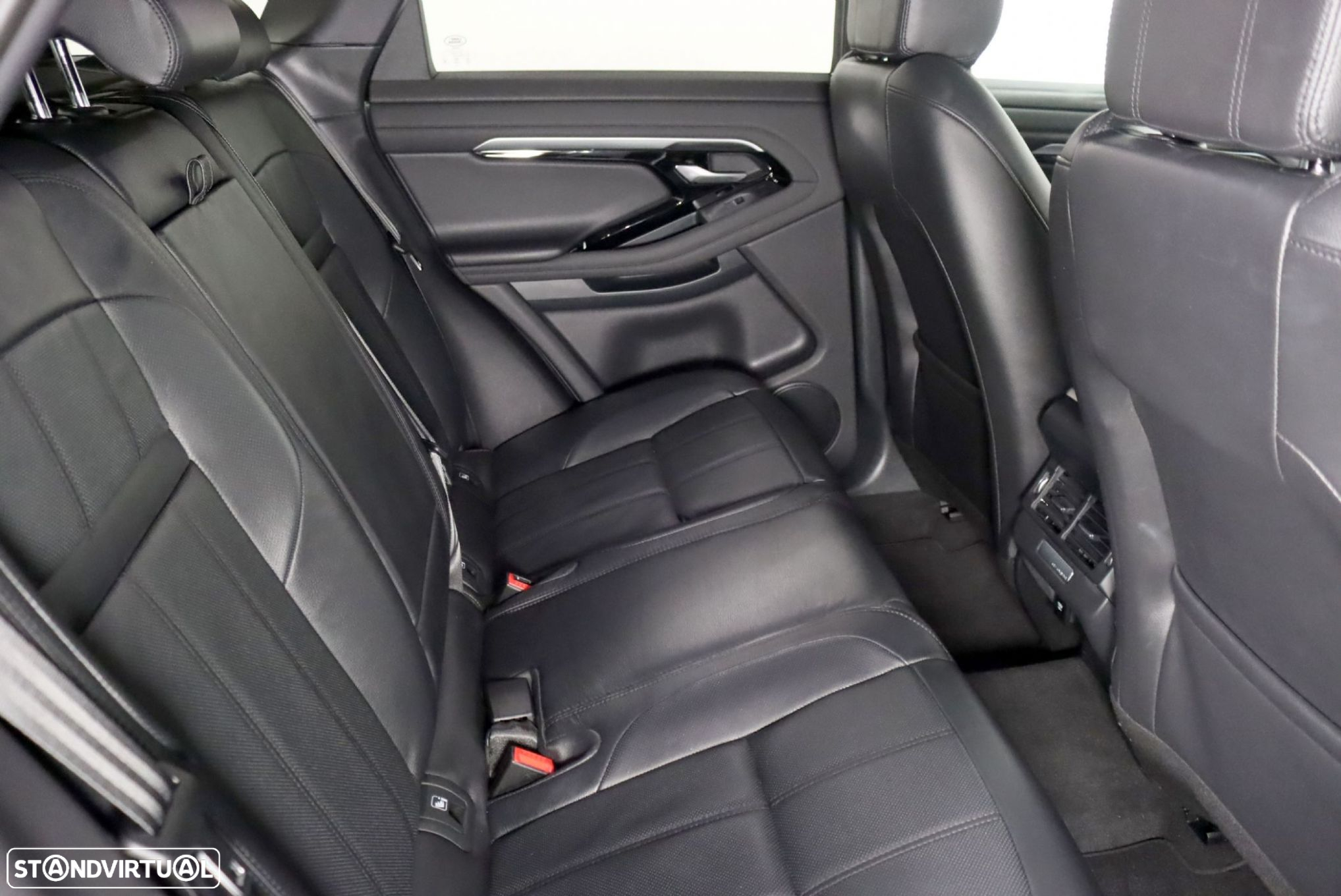 Land Rover Range Rover Evoque 2.0 D150 AWD R-Dynamic SE Auto - 48