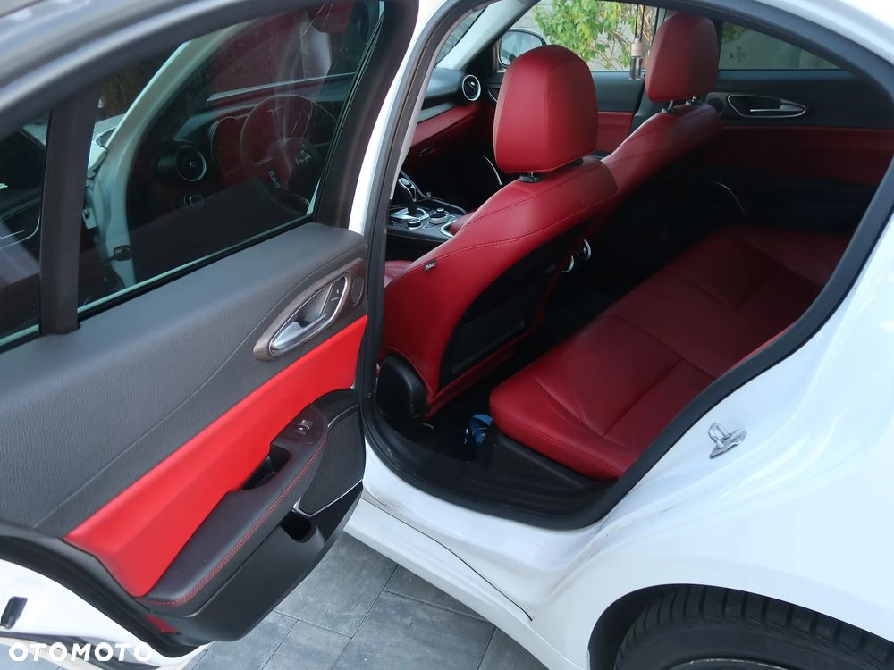 Alfa Romeo Giulia 2.0 Turbo TI Q4 - 13