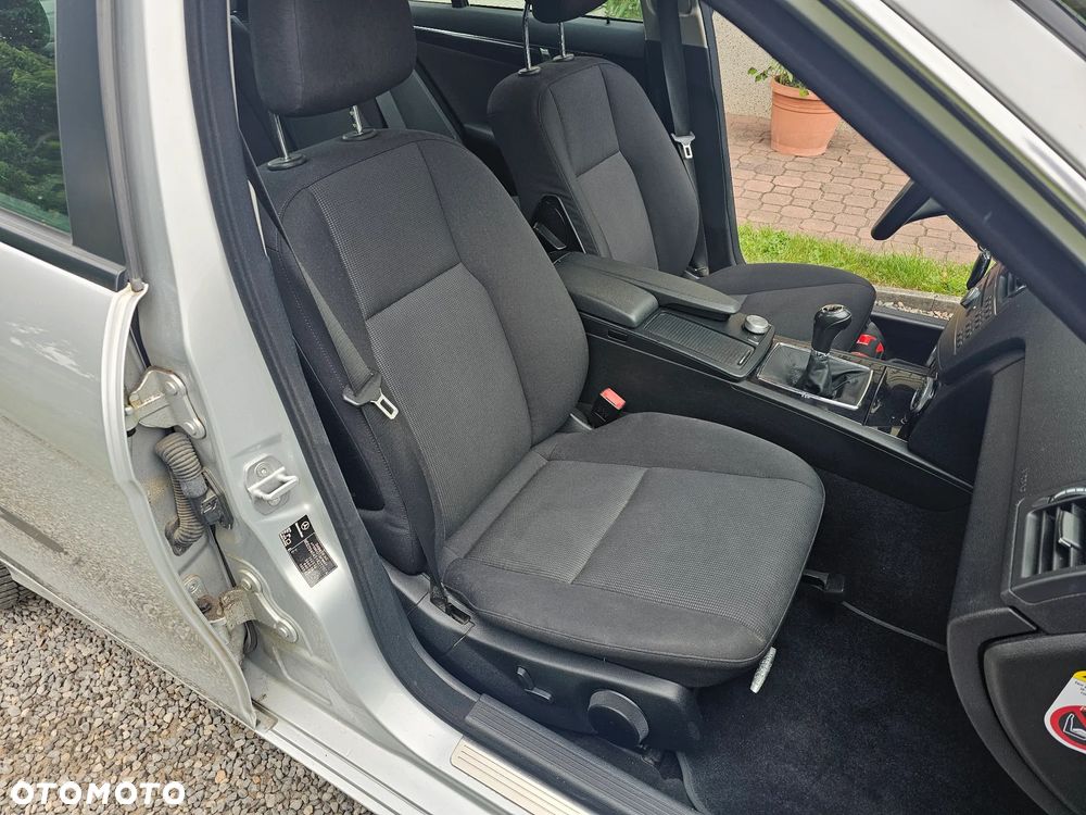 Mercedes-Benz Klasa C 180 Kompressor BlueEFFICIENCY - 22