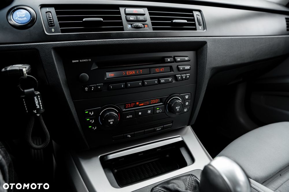 BMW Seria 3 325i - 30