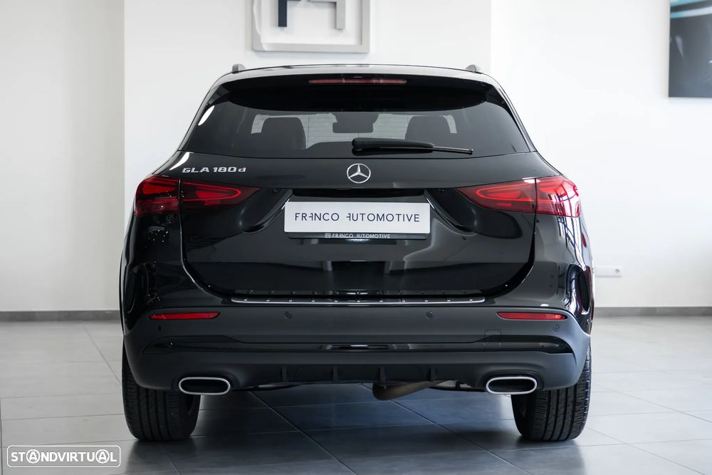 Mercedes-Benz GLA 180 d AMG Line — fotografia 4
