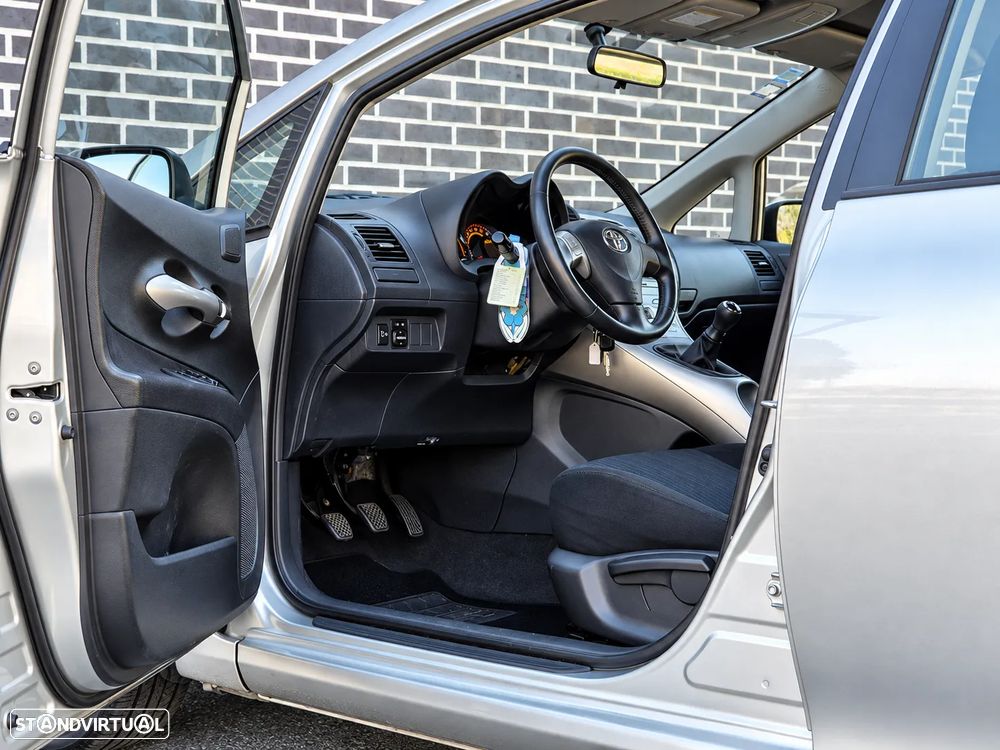 Toyota Auris 1.4 VVT-i Sol - 4