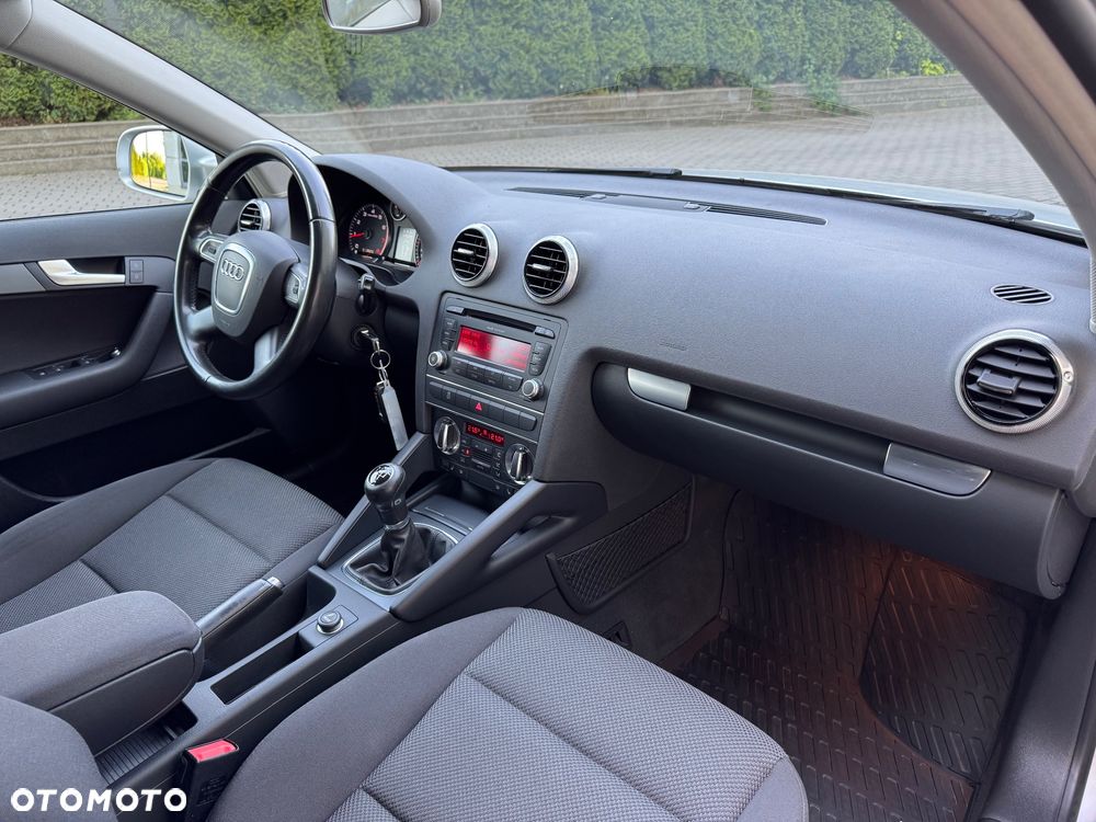 Audi A3 Sportback 1.6 Ambiente - 25